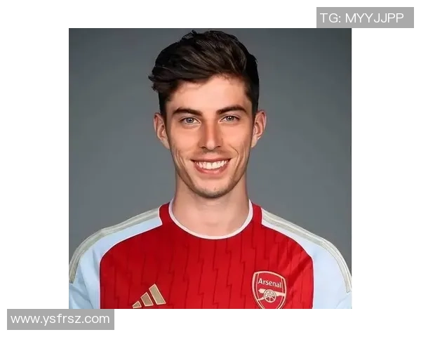 足球球星穿紧身衣展现完美身材引领运动时尚潮流解析 足球球星穿紧身衣展现完美身材引领运动时尚潮流解析