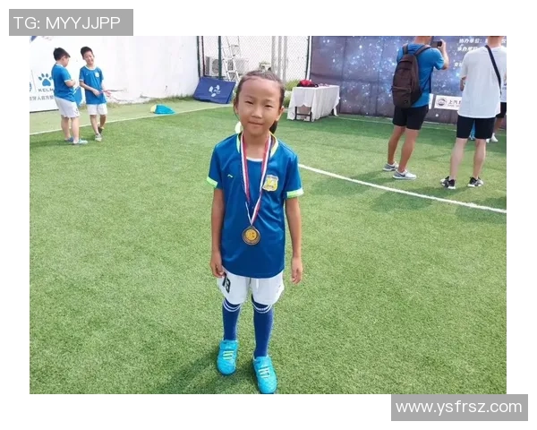 聚焦足球女主播与女足球星的崛起与挑战探索女性在足球领域的多重身份与成就 聚焦足球女主播与女足球星的崛起与挑战探索女性在足球领域的多重身份与成就